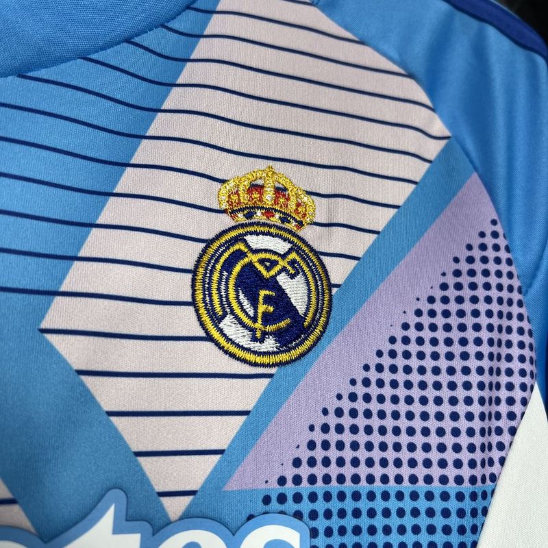 Real Madrid. Kit Niño arquero 2024-2025