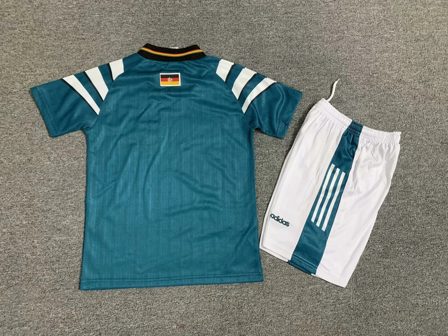 Selección de Alemania. Kit Niño visitante 1996
