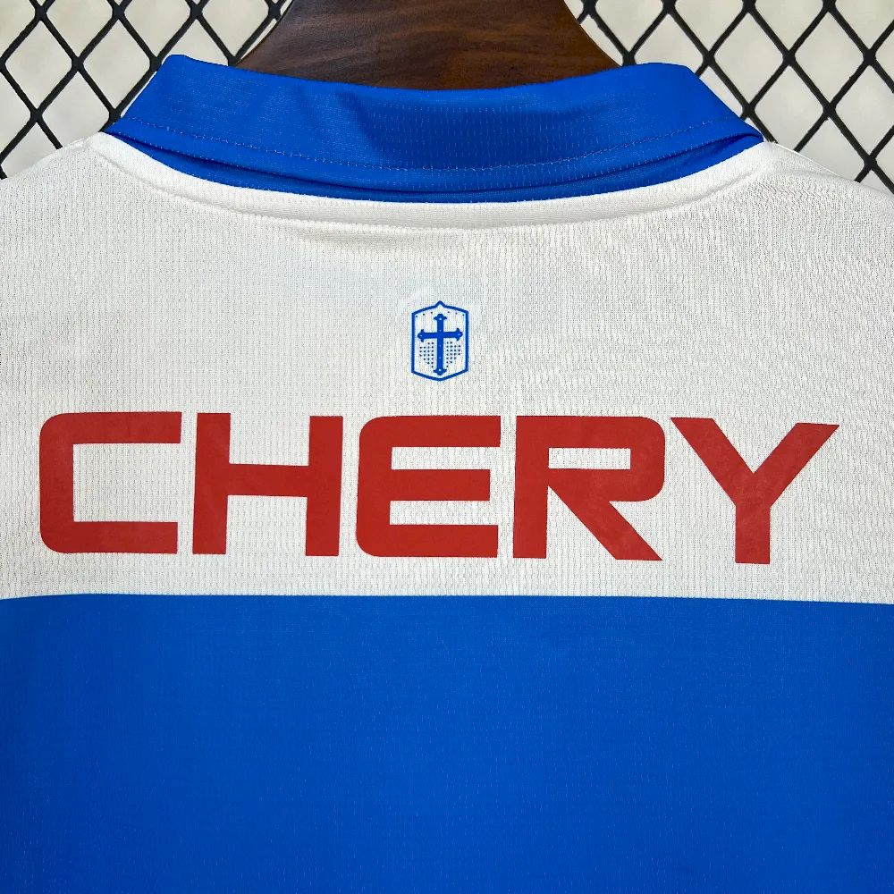 Universidad Católica. Camiseta local 2025