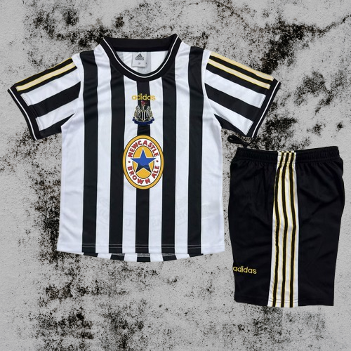 Newcastle. Kit Niño local 1997-1999