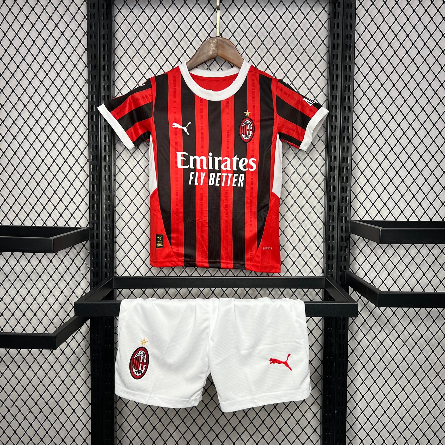 AC Milán. Kit local 2024-2025