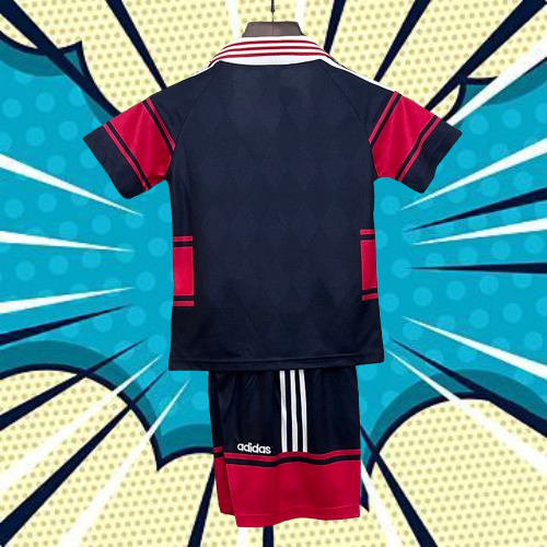 Bayern Munich. Kit Niño local 1999-1999