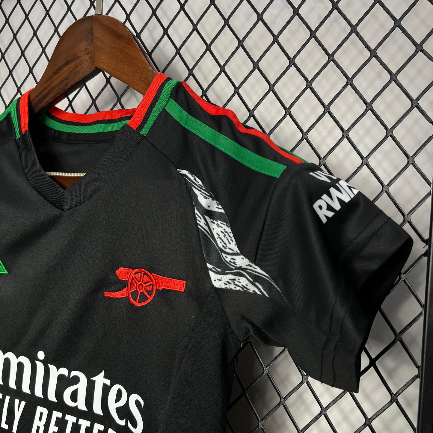 Arsenal. Kit Niño visitante 2024-2025