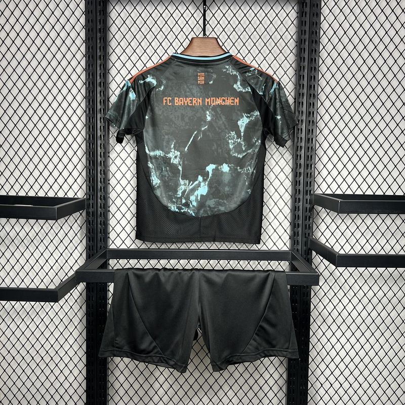 Bayern Munich. Kit Niño visitante 2024-2025