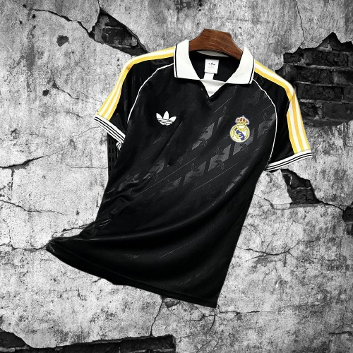 Real Madrid. Camiseta Retro Model Black