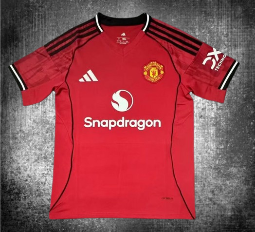 Manchester United. Camiseta local 2025-2026