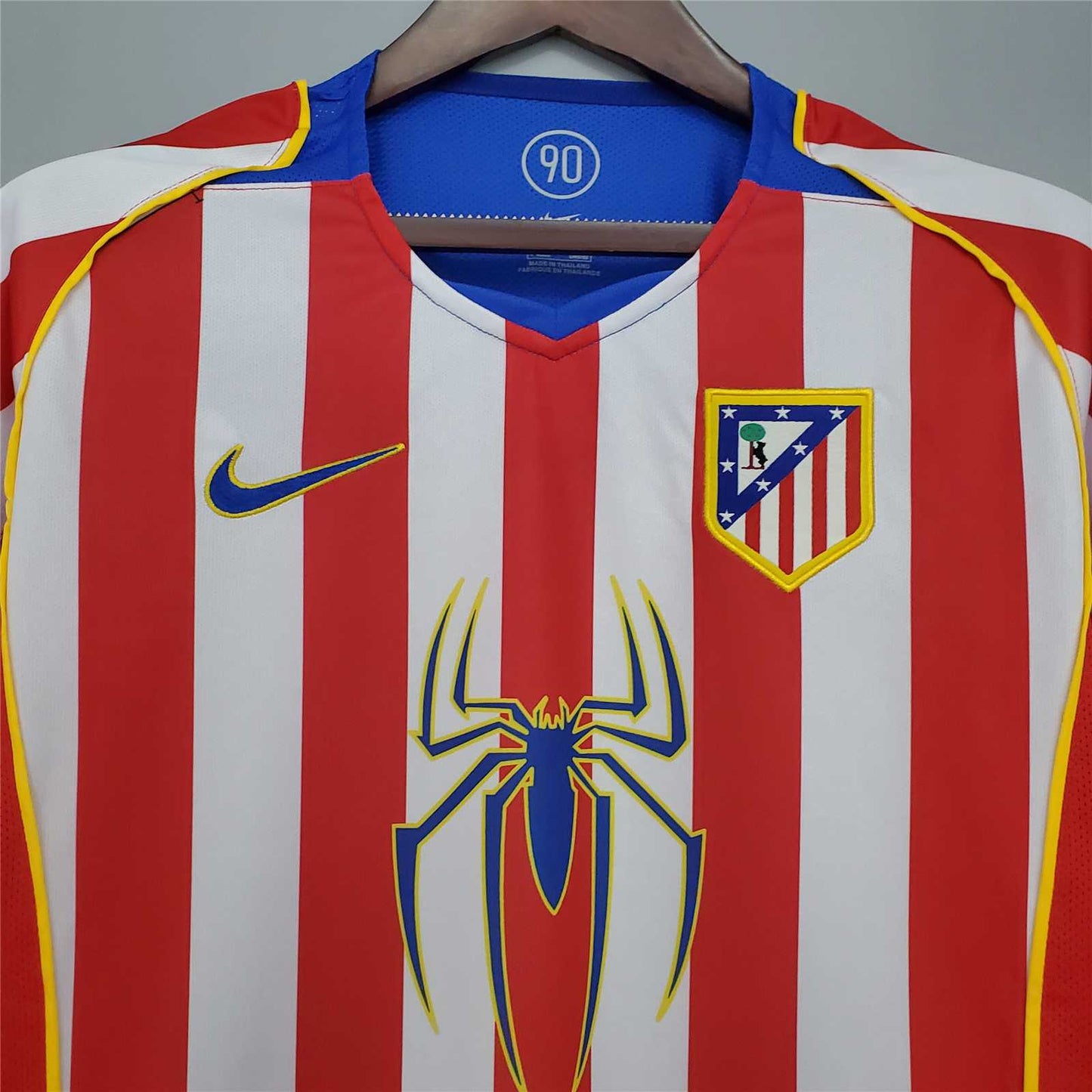 Atlético de Madrid. Camiseta local 2004-2005