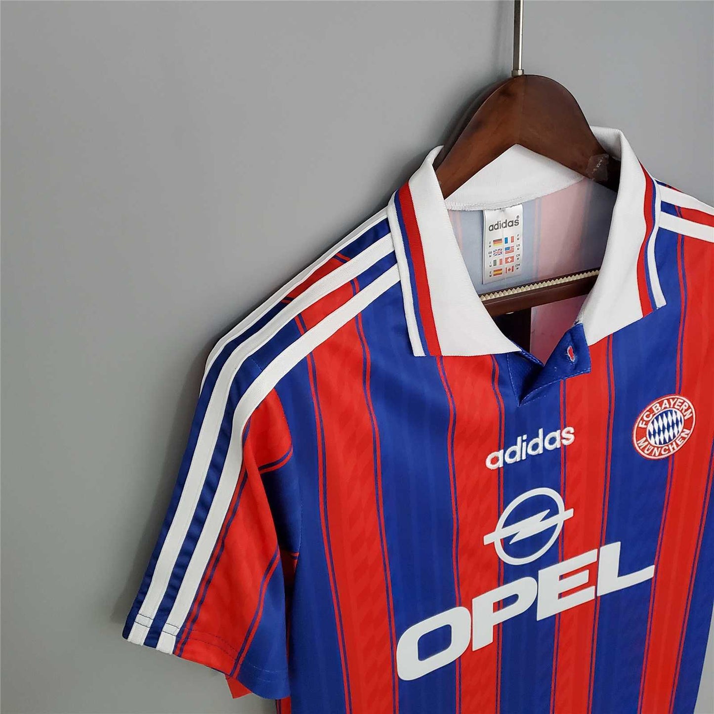 Bayern Munich. Camiseta local 1995-1997