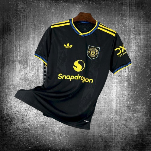 Manchester United. Tercera camiseta 2025-2026