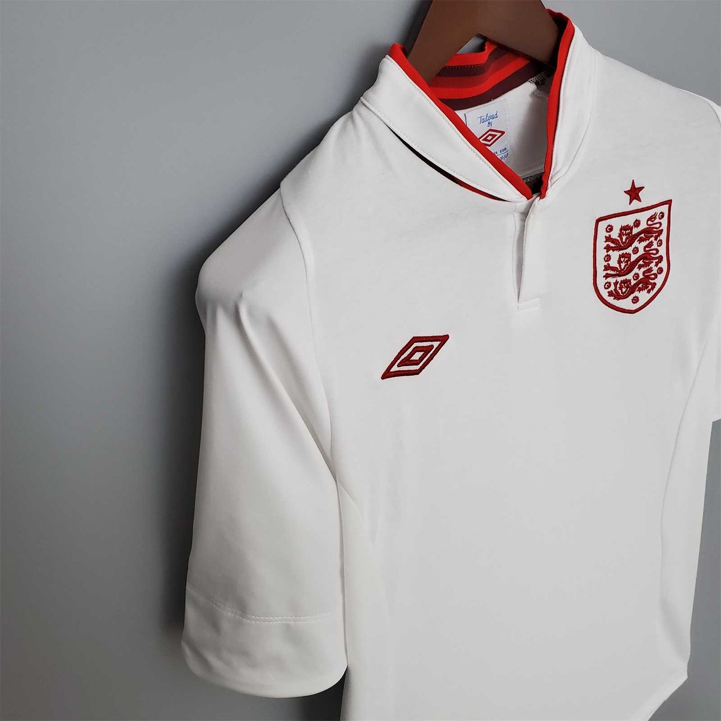 Selección de Inglaterra. Camiseta local 2012