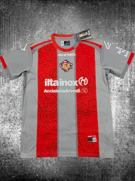 Cremonese. Camiseta local 2025-2026