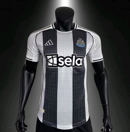 Newcastle. Camiseta local 2025-2026