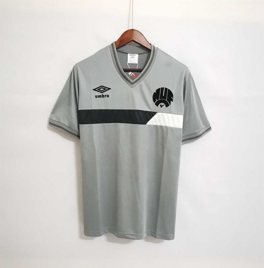 Newcastle. Camiseta visitante 1986-1987