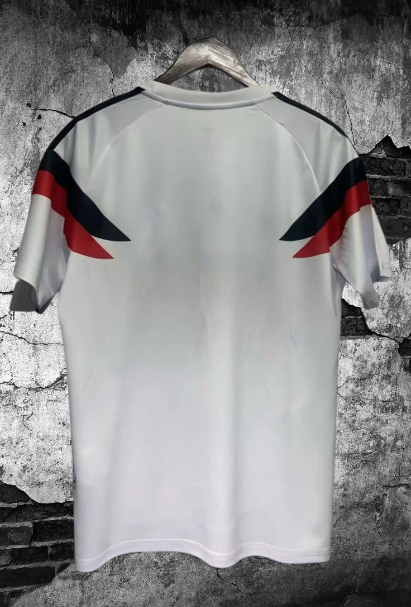 Colo Colo. Camiseta Retro 2025