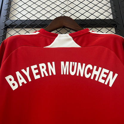 Bayern Munich. Camiseta local 2005-2006