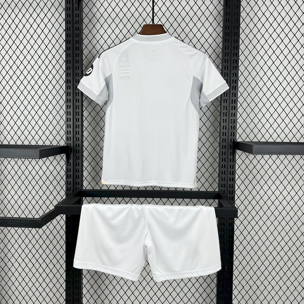 Real Madrid. Kit Niño local 2025-2026
