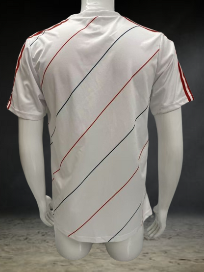 Bayer Leverkusen. Camiseta visitante 19878-1988