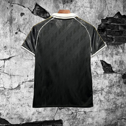 Real Madrid. Camiseta Retro Model Black