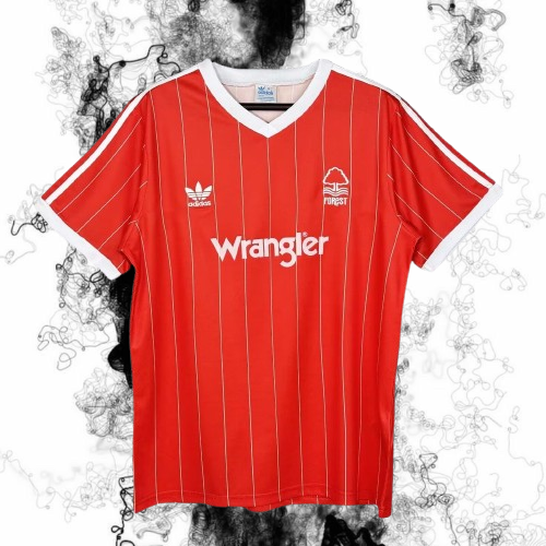 Nottingham Forest. Camiseta local 1982-1984