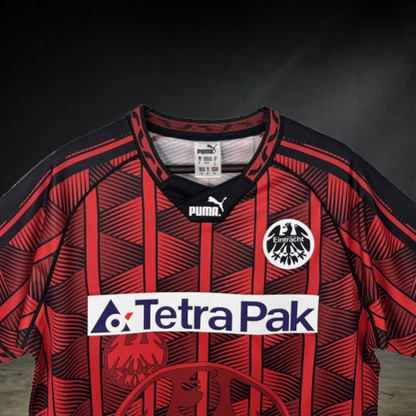 Frankfurt. Camiseta local 1995-1996