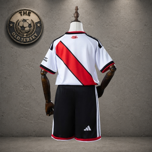 River Plate. Kit Niño local 2026-2027