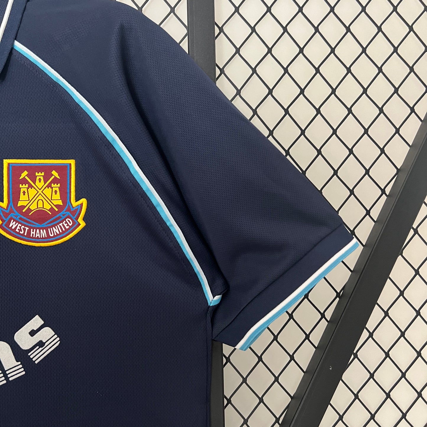 West Ham United. Tercera camiseta  1999-2001