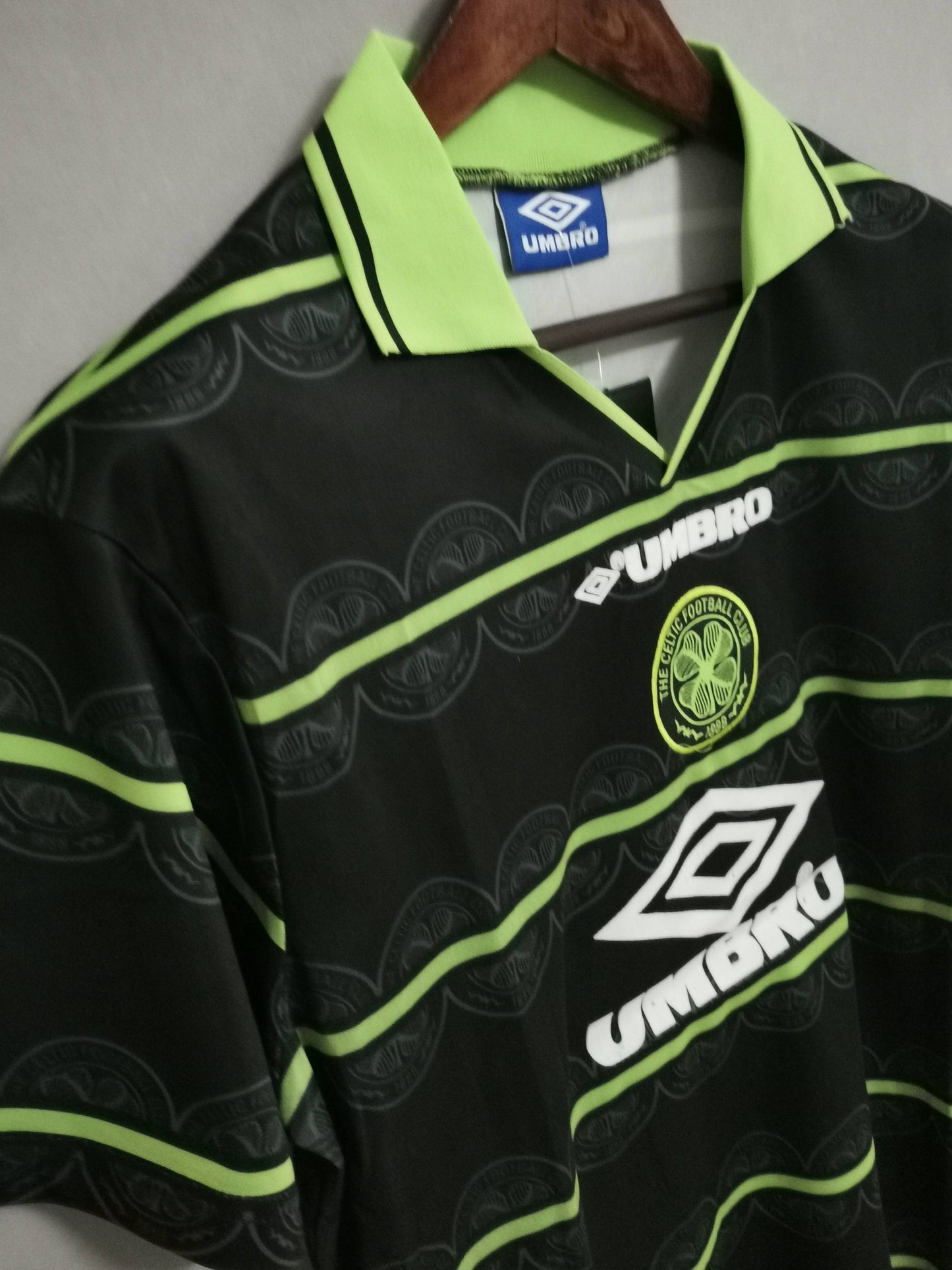 Celtic. Camiseta visitante 1998-1999