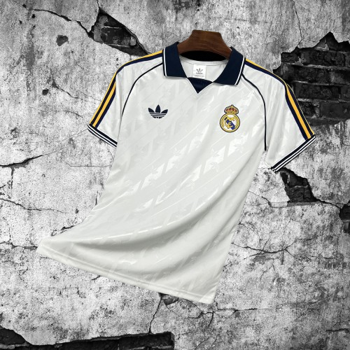 Real Madrid. Camiseta Retro Model White