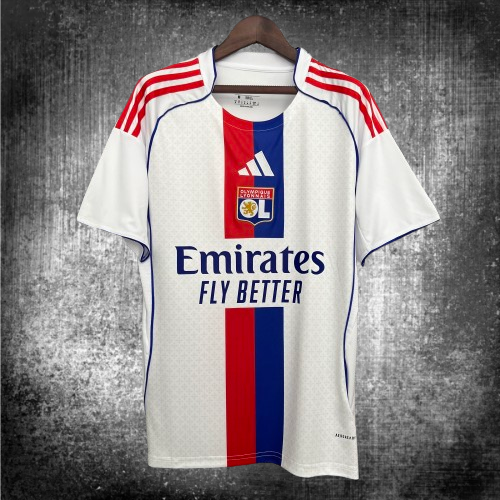 Lyon. Camiseta local 2025-2026