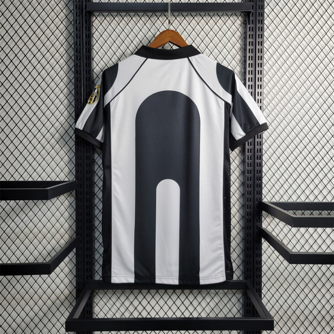 Juventus. Camiseta local 1997-1998