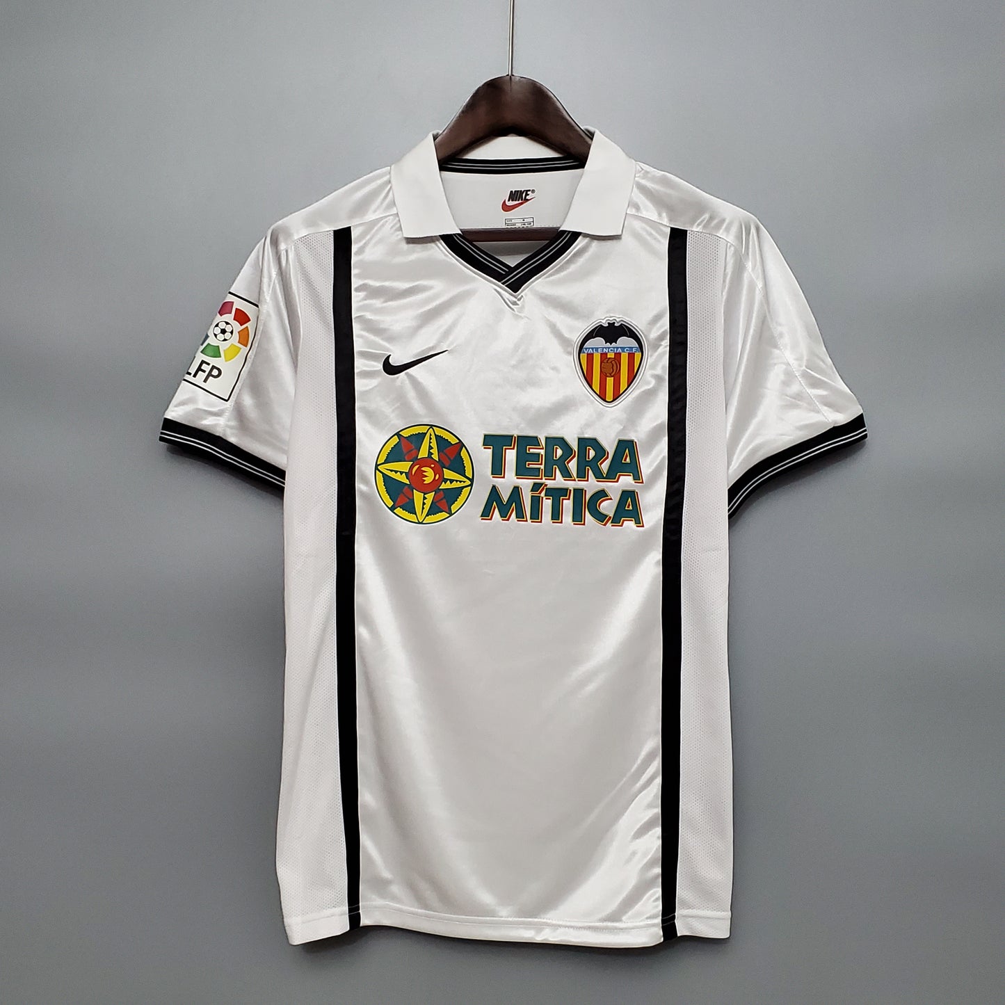 Valencia. Camiseta local 2000-2001