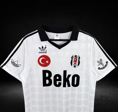 Besiktas. Camiseta local 1990-1991