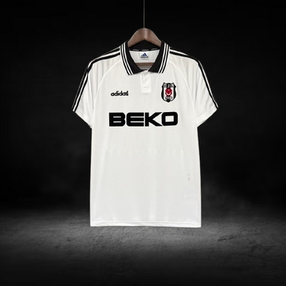 Besiktas. Camiseta local 1996-1997