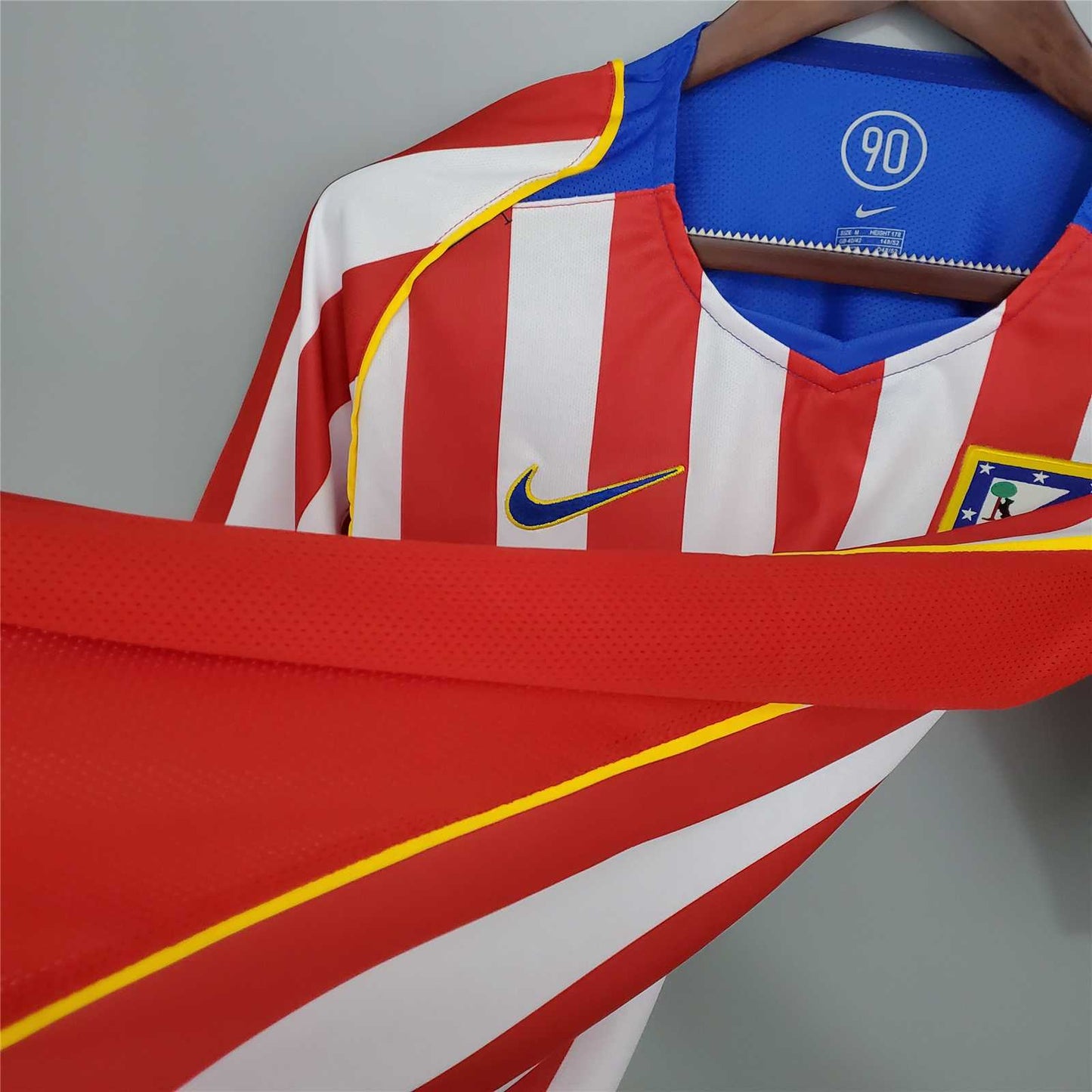 Atlético de Madrid. Camiseta local 2004-2005