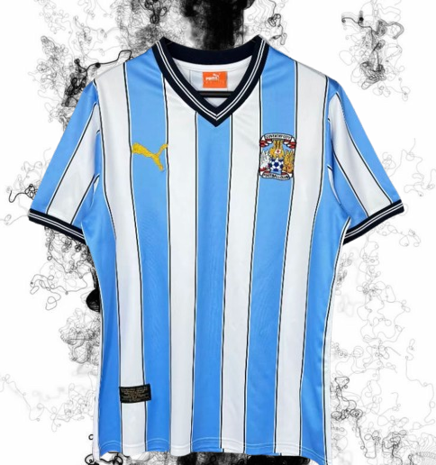 Coventry City. Camiseta local 2011-2012