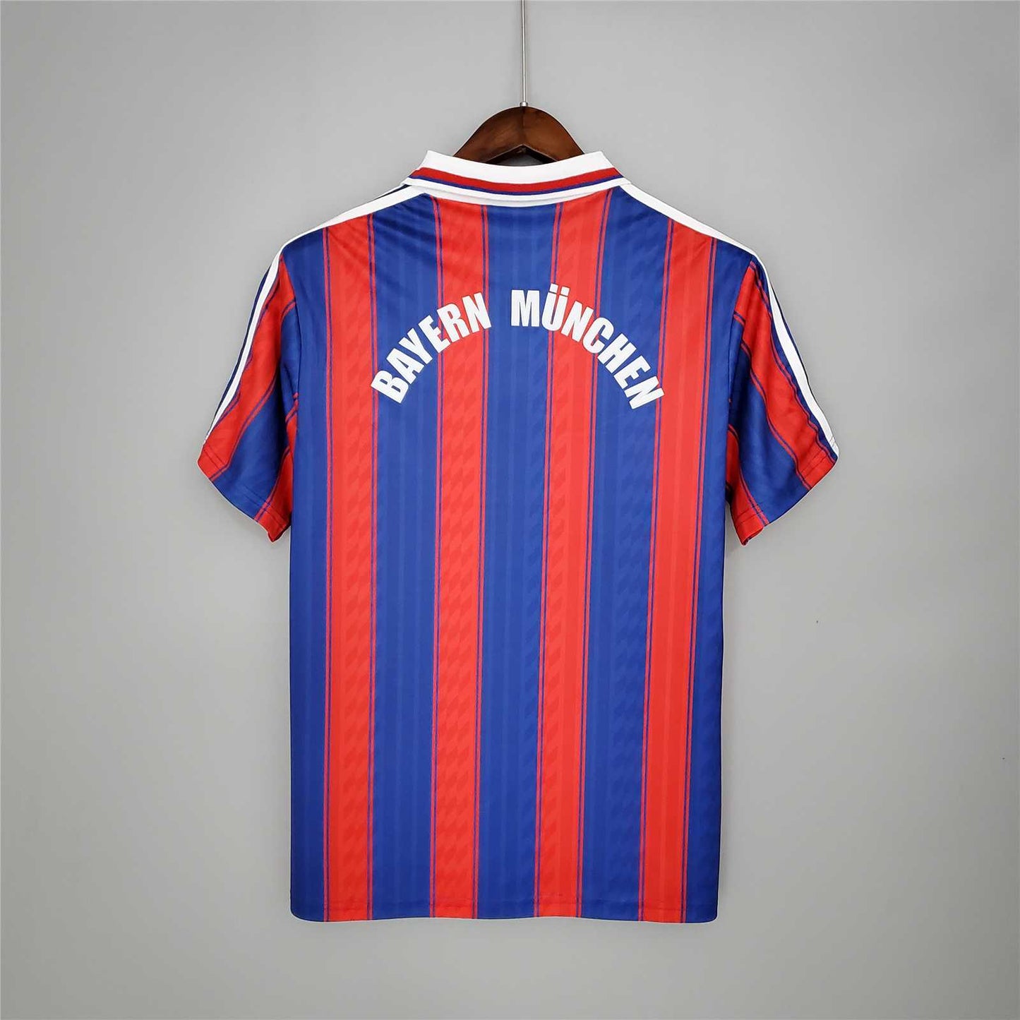 Bayern Munich. Camiseta local 1995-1997