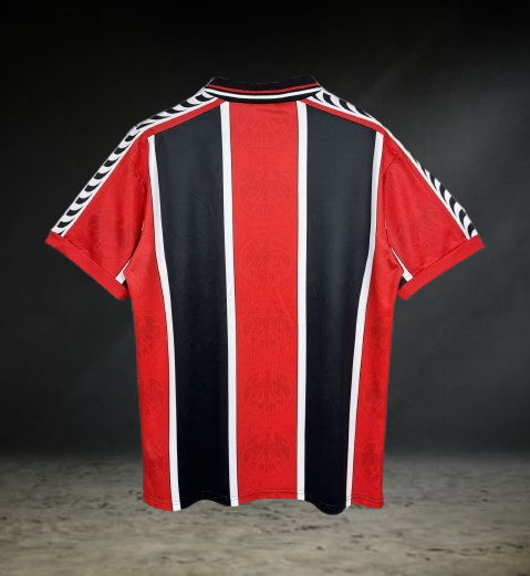 Frankfurt. Camiseta local 1996-1997