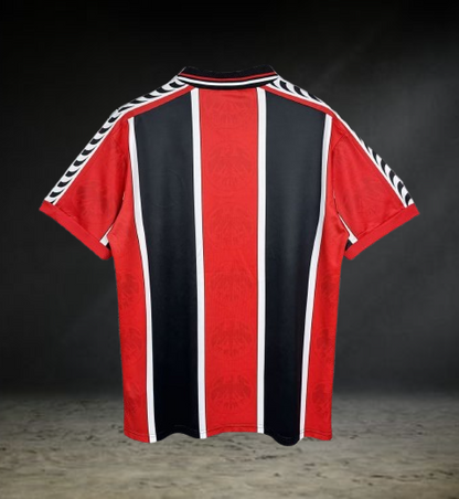 Frankfurt. Camiseta local 1996-1997