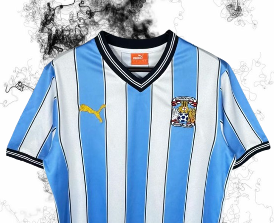 Coventry City. Camiseta local 2011-2012
