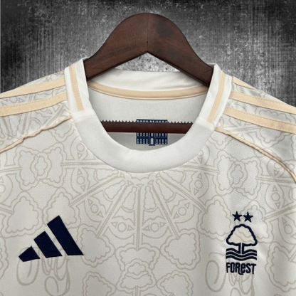 Nottingham Forest. Camiseta visitante 2025-2026