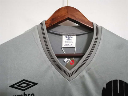 Newcastle. Camiseta visitante 1986-1987