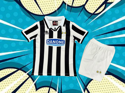 Juventus. Kit Niño local 1994-1995