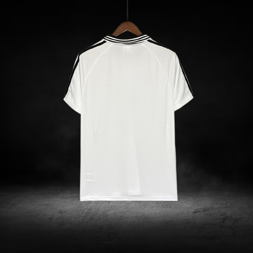 Besiktas. Camiseta local 1996-1997