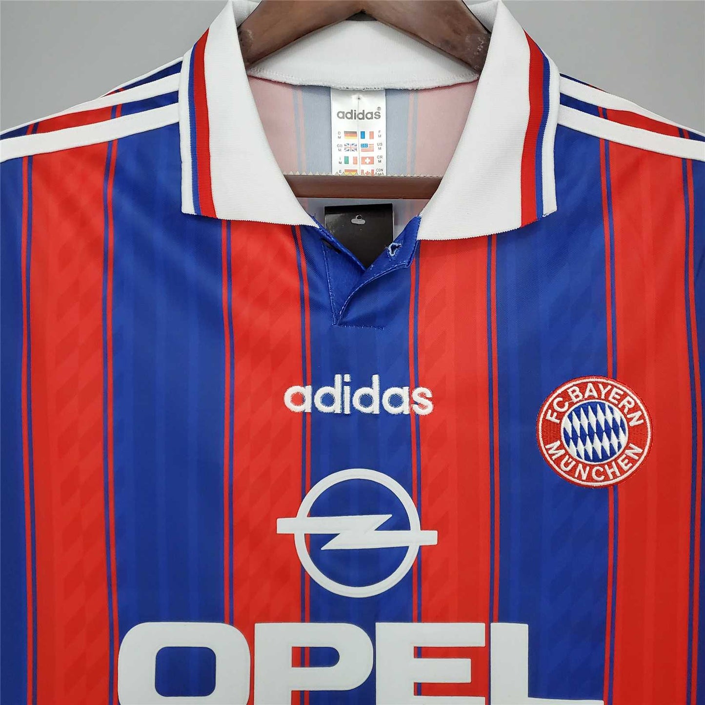 Bayern Munich. Camiseta local 1995-1997