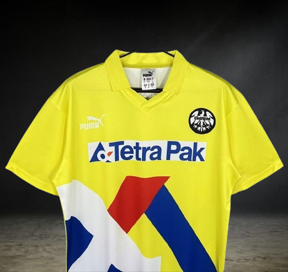 Eintracht Frankfurt. Camiseta visitante 1993-1996