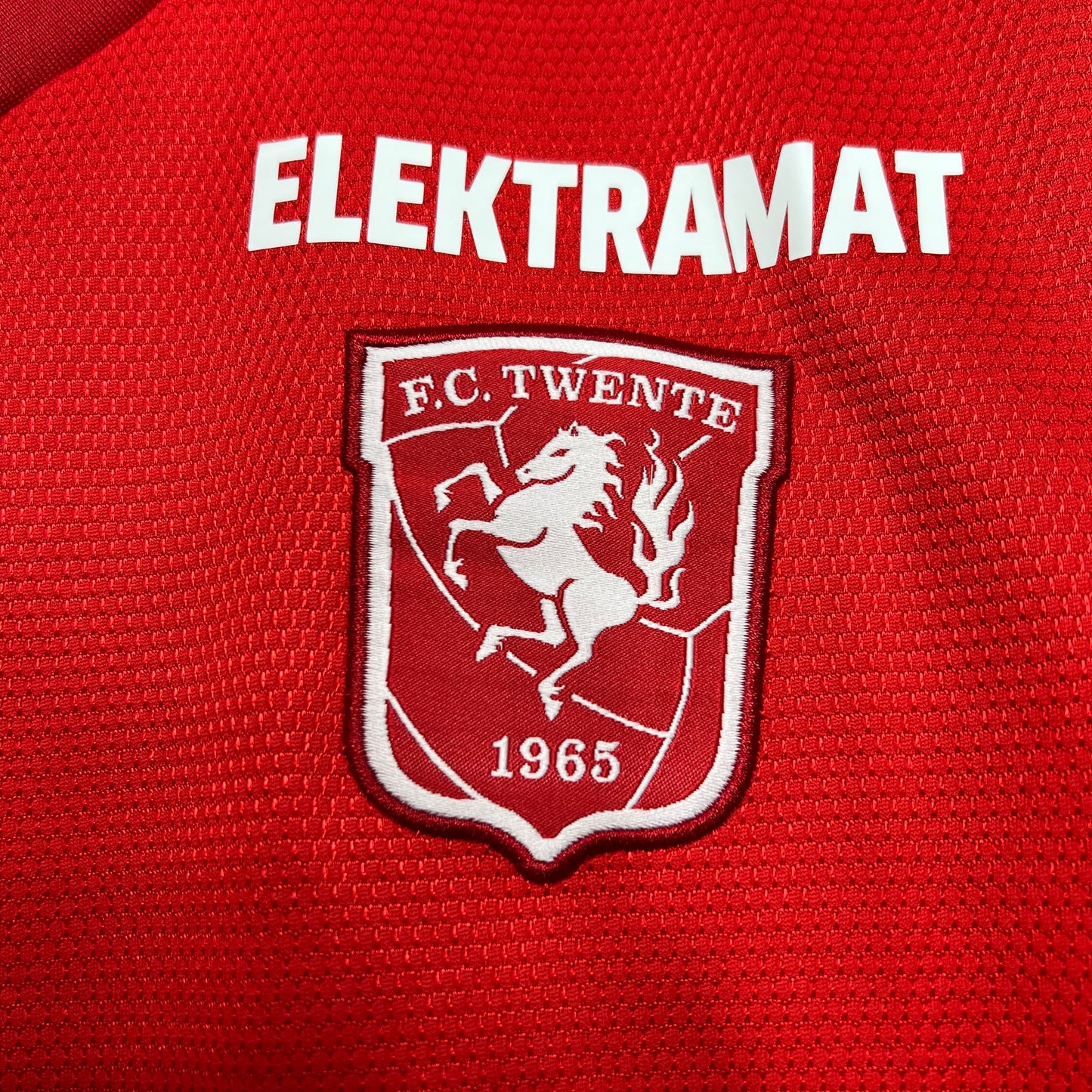 F.C. Twente. Camiseta local 2024-2025