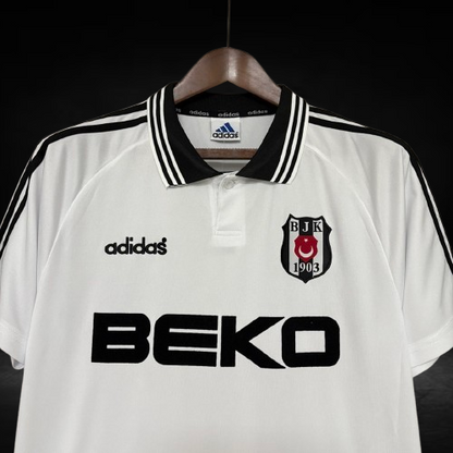 Besiktas. Camiseta local 1996-1997