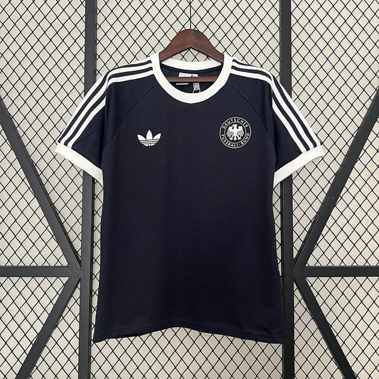 Selección de Alemania. Polera Retro (negra).