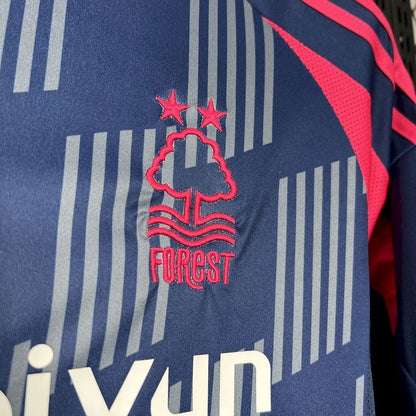 Nottingham Forest. Camiseta visitante 2024-2025