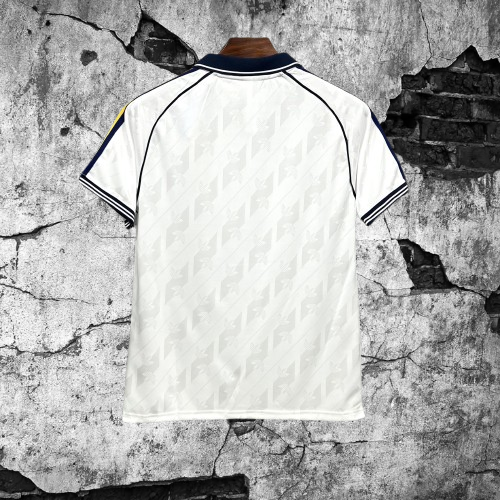 Real Madrid. Camiseta Retro Model White